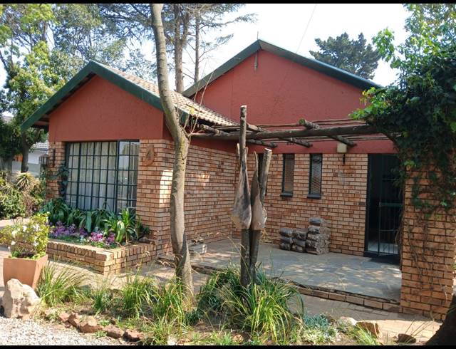 3 BEDROOM HOUSE FOR SALE IN HELIKON PARK